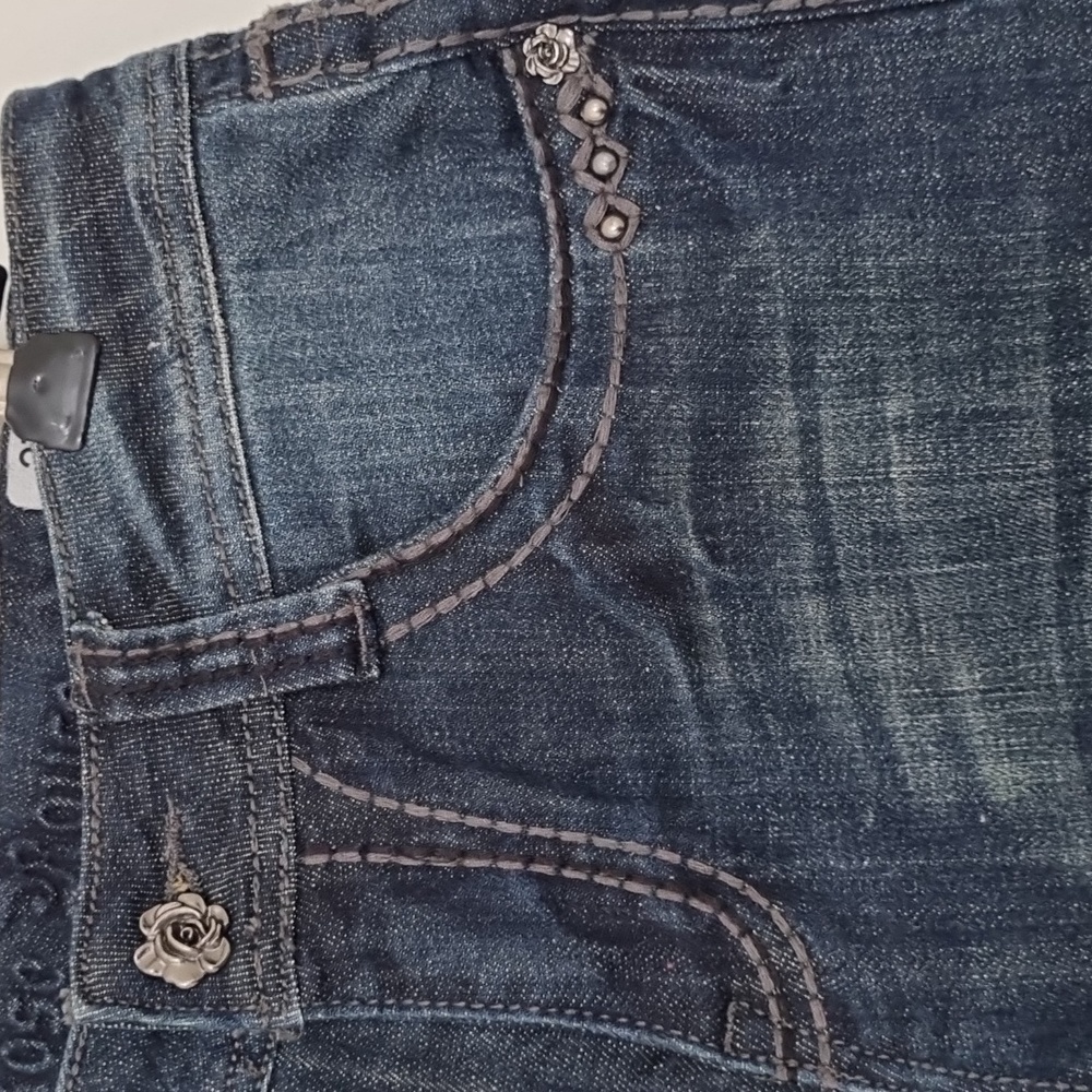 Rose Royce, dark blue denim shorts, rose button and stud details, size 27 5/6 - Picture 7 of 14